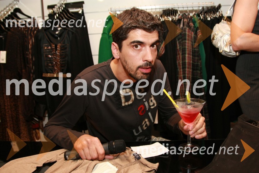 Bor Greiner, odgovorni urednik Radia City 
Otvoritev trgovine MNM