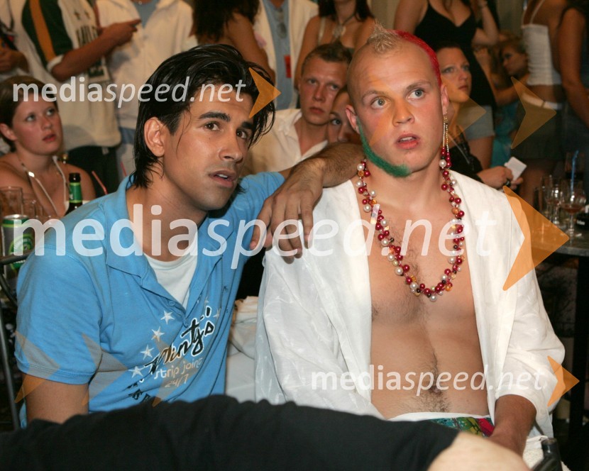 Pevca Domen Kumer in Dean VivodMelodije morja in sonca