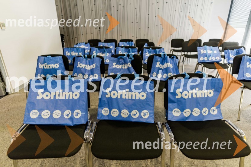 Slovenska predstavitev Oplove ponudbe gospodarskih vozil