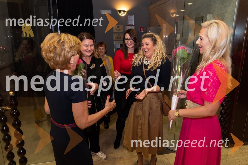  Tatjana  Kolenc;  Diana  Jecić;  Nastja Modec, vodja pisarne in financ Združenje Manager;  Maja  Mandoska,  Združenje Manager;  Klaudija Javornik,  Adacta d.o.o.Predstavitev knjige Klaudije Javornik & Tatjane Kolenc: Do srčnega voditeljstva