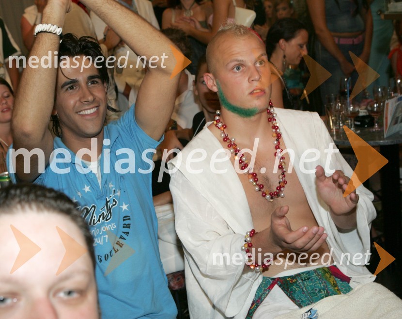 Pevca Domen Kumer in Dean VivodMelodije morja in sonca