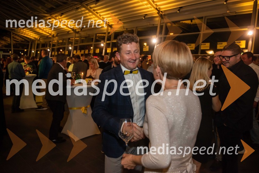  Danilo Steyer,   vinar, Steyer Vina; vinski vitez, predsednik Vinske reprezentance Slovenije; dr. Aleksandra Pivec, ministrica za kmetijstvo, gozdarstvo in prehrano RSPUBECI že petič zavzeli Maribor