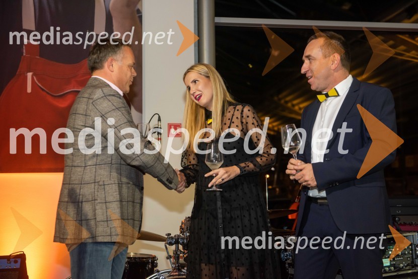  Boštjan Pepevnik, direktor Porsche Maribor in Porsche Ptujska cesta;  Natalija Cvetko, vodja projektov, Mediaspeed;  Borut  Cvetko, kreativni direktor, MediaspeedPUBECI že petič zavzeli Maribor
