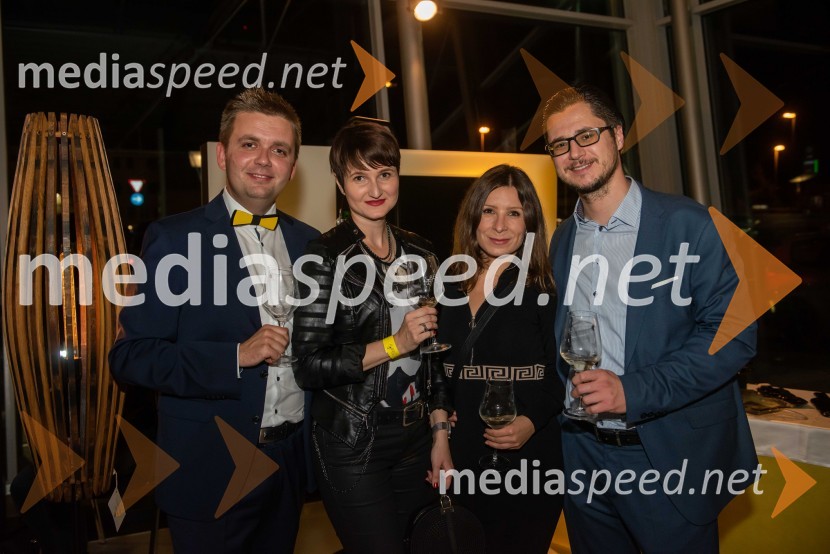  Robert Levstek,  odgovorni urednik Radia Maribor, moderator prireditev;  Franja  Pižmoht Potisk, novinarka;  Jana Ujčič, novinarka, Pop TV;  Aljaž Mejal, radijski moderator, Radio MariborPUBECI že petič zavzeli Maribor