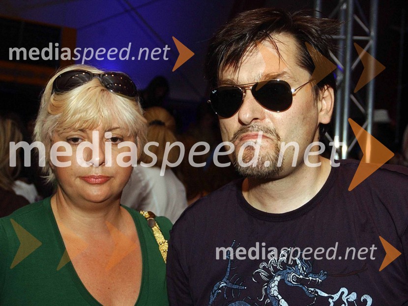 Dino Dvornik, hrvaški glasbenik in njegova soproga Danijela KuljišDino Dvornik: v spomin na preminulega hrvaškega glasbenika