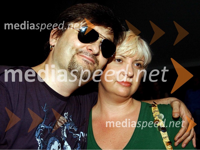 Dino Dvornik, hrvaški glasbenik in njegova soproga Danijela KuljišDino Dvornik: v spomin na preminulega hrvaškega glasbenika