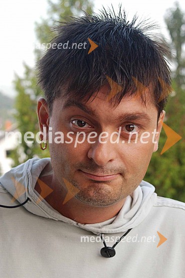 Dino Dvornik, hrvaški glasbenikDino Dvornik: v spomin na preminulega hrvaškega glasbenika