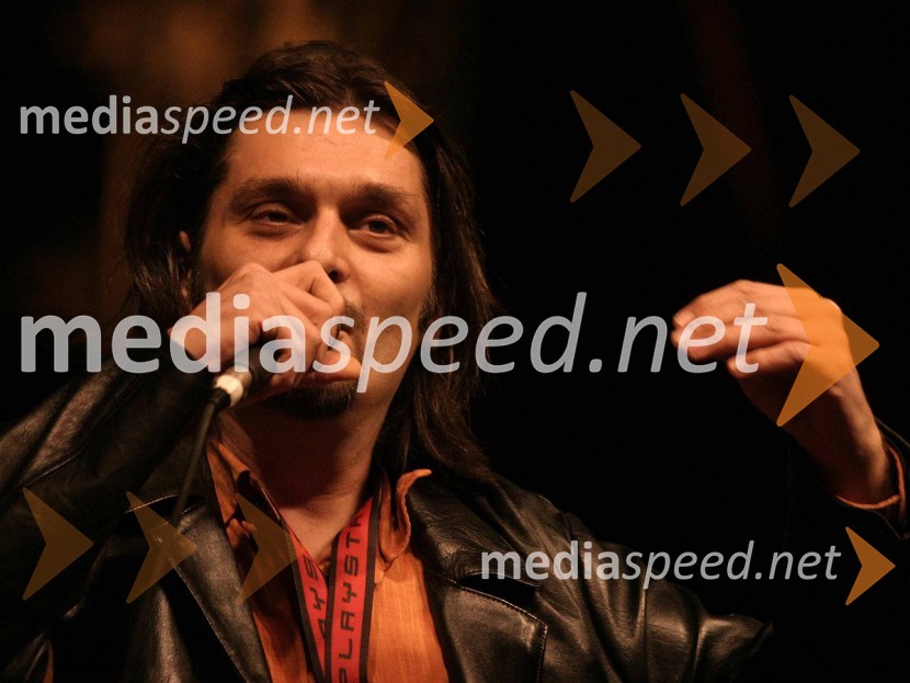 Dino Dvornik, hrvaški glasbenikDino Dvornik: v spomin na preminulega hrvaškega glasbenika