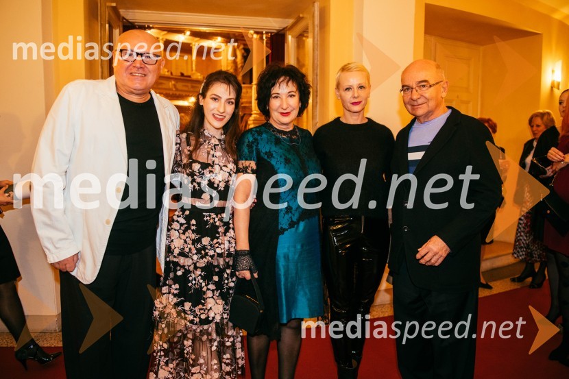  Nace Junkar, operni pevec;  Veronika  Lipar, modna blogerka;  Polona Vetrih, igralka;  Polona  Juh, igralka;  Mitja Rotovnik, nekdanji direktor Cankarjevega domaPremiera, Veliki Gatsby