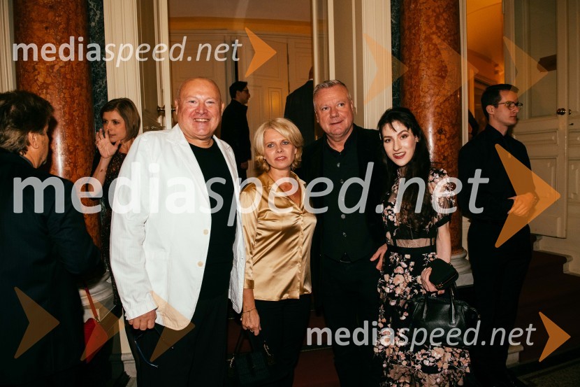  Nace Junkar, operni pevec;  Natalija Ravter;  Staš Ravter, v.d. ravnatelja SNG Opera in balet Ljubljana;  Veronika  Lipar, modna blogerkaPremiera, Veliki Gatsby