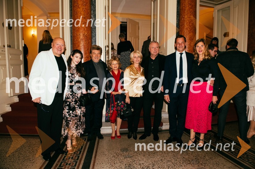  Nace Junkar, operni pevec;  Veronika  Lipar, modna blogerka;  ... ;  ... ;  Natalija Ravter;  Staš Ravter, v.d. ravnatelja SNG Opera in balet Ljubljana;  Tomaž Rode, predsednik Društva baletnih umetnikov Slovenije;  Barbara Čepirlo Čičigoj, odnosi z javnostjo Opera in Balet LjubljanaPremiera, Veliki Gatsby