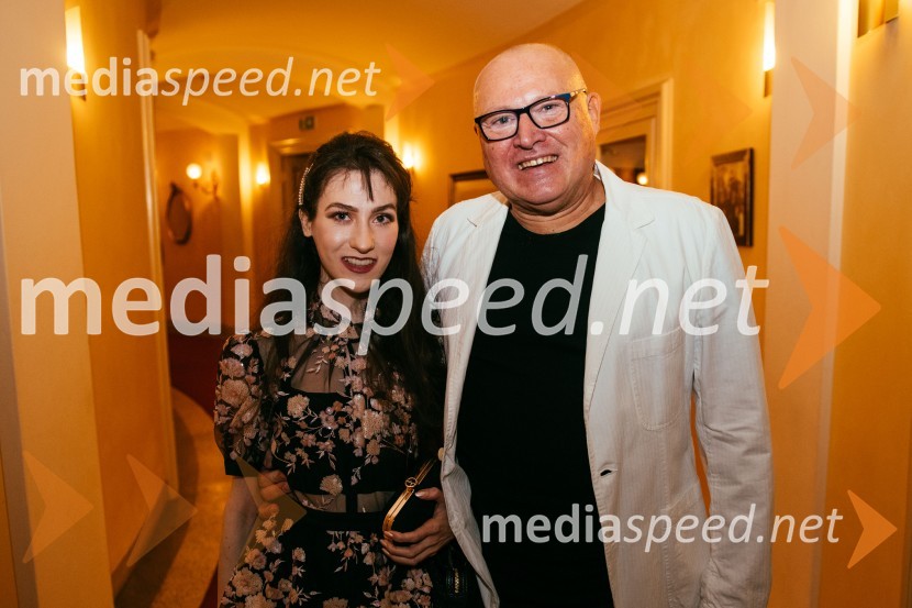  Veronika  Lipar, modna blogerka;  Nace Junkar, operni pevecPremiera, Veliki Gatsby