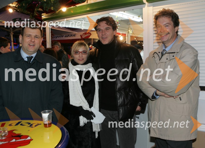Marko Vilfan, direktor poslovne enote Ljubljana pri Zavarovalnici Maribor, Alenka Vidic, Propiar, David Kastelic, izvršilni direktor premoženjskih zavarovanj in Srečko Čebron, namestnik predsednika uprave Zavarovalnice MariborZavarovalnica Maribor, novoletni sprejem za novinarje
