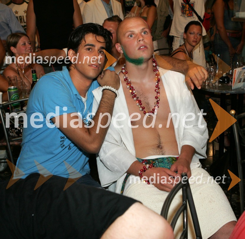 Pevca Domen Kumer in Dean VivodMelodije morja in sonca