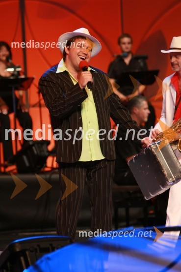 Snow band klobukFestival narečnih popevk 2008