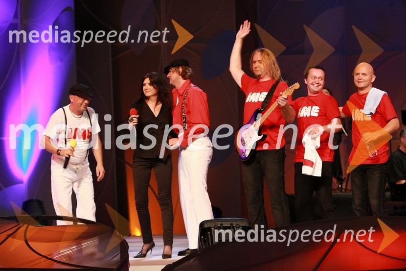 Irena Vrčkovnik, pevka in Happy bandFestival narečnih popevk 2008