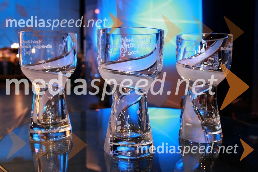 Kristalne festivalske statueFestival narečnih popevk 2008