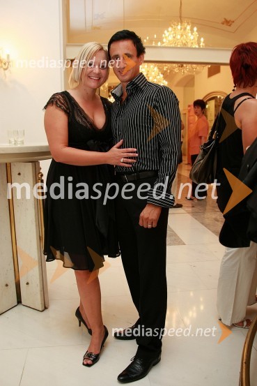 Smiljan Mori, motivator in njegova žena Helena Kodrič Mori, pevkaFestival narečnih popevk 2008