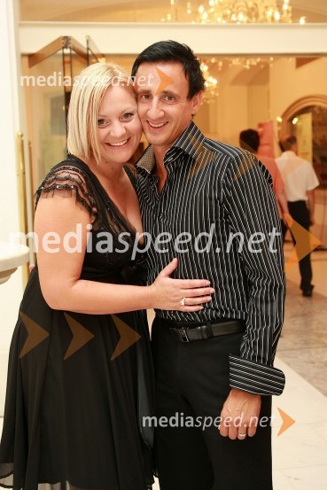 Smiljan Mori, motivator in njegova žena Helena Kodrič Mori, pevkaFestival narečnih popevk 2008