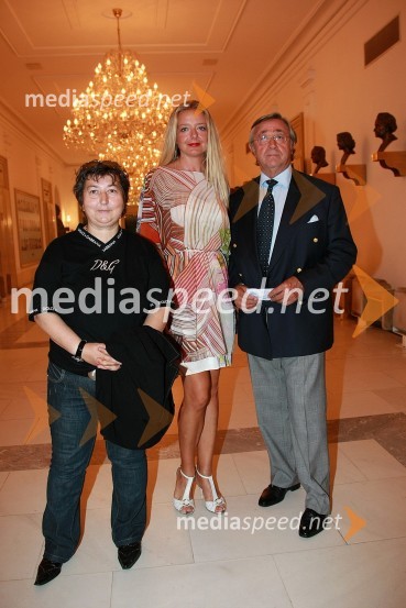 Dragica Petrovič, producentka in režiserka ter Walter Wolf, podjetnik in spremljevalka Edna KerncFestival narečnih popevk 2008