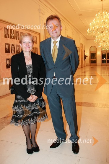 Anton Guzej, generalni direktor RTV Slovenija s soprogoFestival narečnih popevk 2008