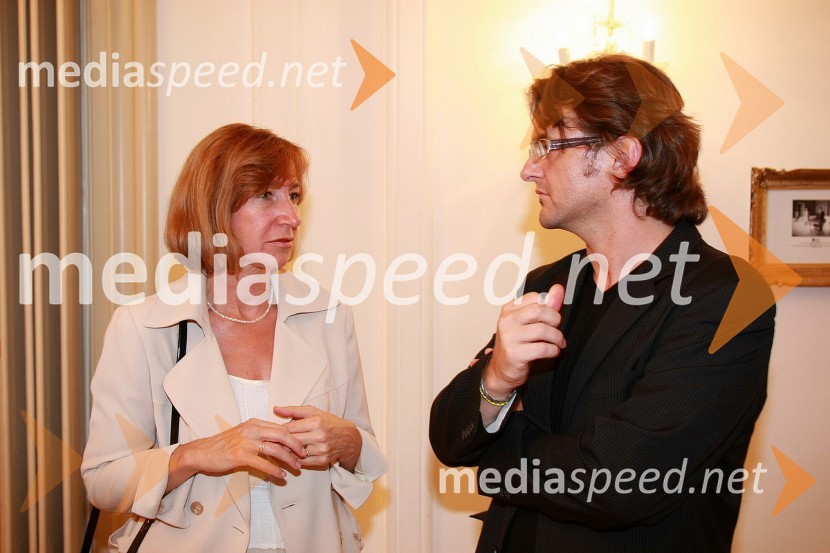 Mojca Menart, vodja in odgovorna urednica Založbe kaset in Plošč RTV in Gregor Štibernik, član strokovne žirije za glasboFestival narečnih popevk 2008