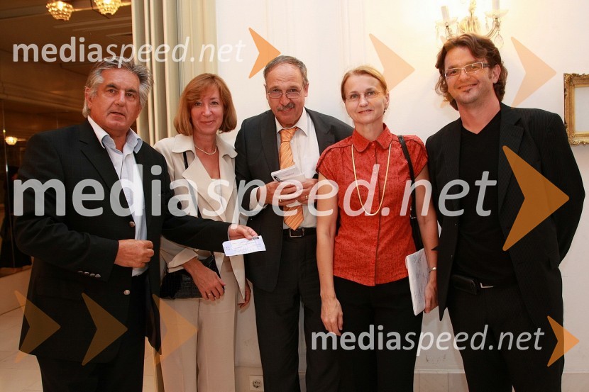 Ivo Umek, član strokovne žirije za glasbo, Mojca Menart, vodja in odgovorna urednica Založbe kaset in Plošč RTV, Tomaž Habe, član strokovne žirije za glasbo, Urška Čop Šmajgert, glasbena urednica na Radiu Maribor in članica strokovne žirije za glasbo in Gregor Štibernik, član strokovne žirije za glasboFestival narečnih popevk 2008