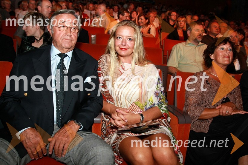 Walter Wolf, podjetnik s spremljevalko Edno KerncFestival narečnih popevk 2008