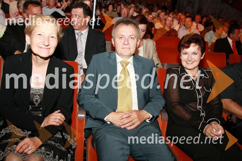 Anton Guzej, generalni direktor RTV Slovenija s soprogo in mag. Polona Pivec, odg. urednica TV Maribor 
	Festival narečnih popevk 2008