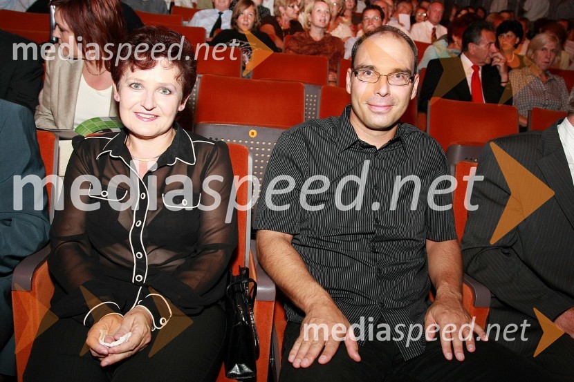 Mag. Polona Pivec, odg. urednica TV Maribor in Matej Žunkovič, vodja tehnike RTV Centra MariborFestival narečnih popevk 2008