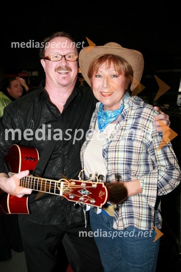 Tomaž Domicelj, pevec in Lidija Kodrič, pevkaFestival narečnih popevk 2008