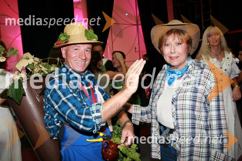 Jože Ekart, vodja ansambla Jožeta Ekarta in Lidija Kodrič, pevkaFestival narečnih popevk 2008