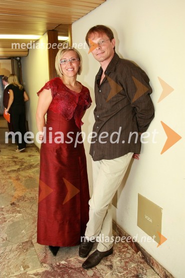 Alenka Herceg, pevka in Miloš Petelin, pevecFestival narečnih popevk 2008