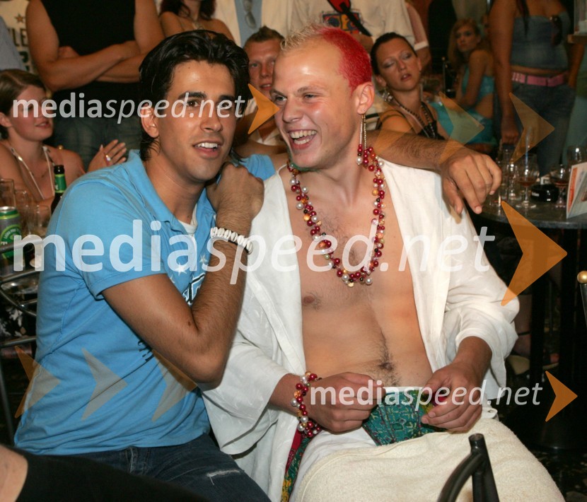 Pevca Domen Kumer in Dean VivodMelodije morja in sonca