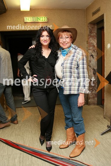 Irena Vrčkovnik, pevka in Lidija Kodrič, pevkaFestival narečnih popevk 2008