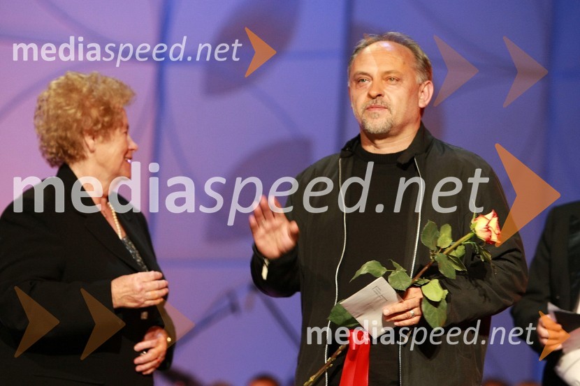 Dr. Zinka Zorko, akademska profesorica in članica strokovne žirije za besedila in Feri Lainšček, pisateljFestival narečnih popevk 2008