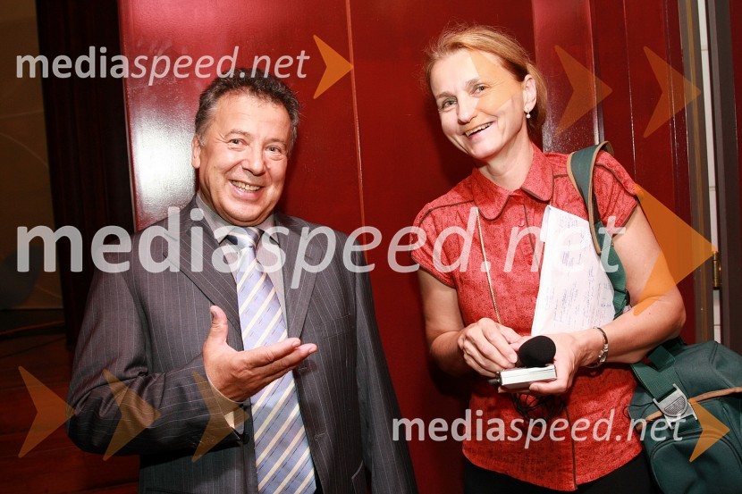 Zdravko Geržina, glasbena agencija Geržina in Urška Čop Šmajgert, članica strokovne žirije za glasboFestival narečnih popevk 2008