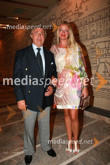 Walter Wolf, podjetnik in spremljevalka Edna KerncFestival narečnih popevk 2008