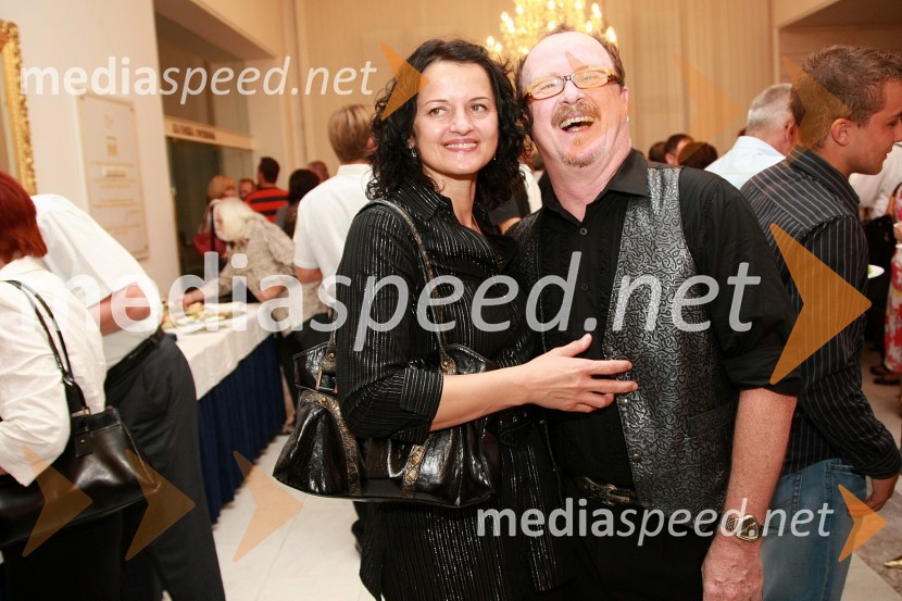 Irena Brunec - Tébi, umetnica in Tomaž Domicelj, pevecFestival narečnih popevk 2008