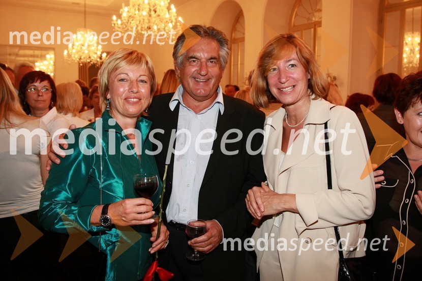 Rosvita Pesek, novinarka TV Slovenija, Ivo Umek, direktor Založbe kaset in plošč RTV Slovenija in član strokovne žirije za glasbo in Mojca Menart, vodja in odgovorna urednica Založbe kaset in Plošč RTV in članica strokovne žirije za glasboFestival narečnih popevk 2008