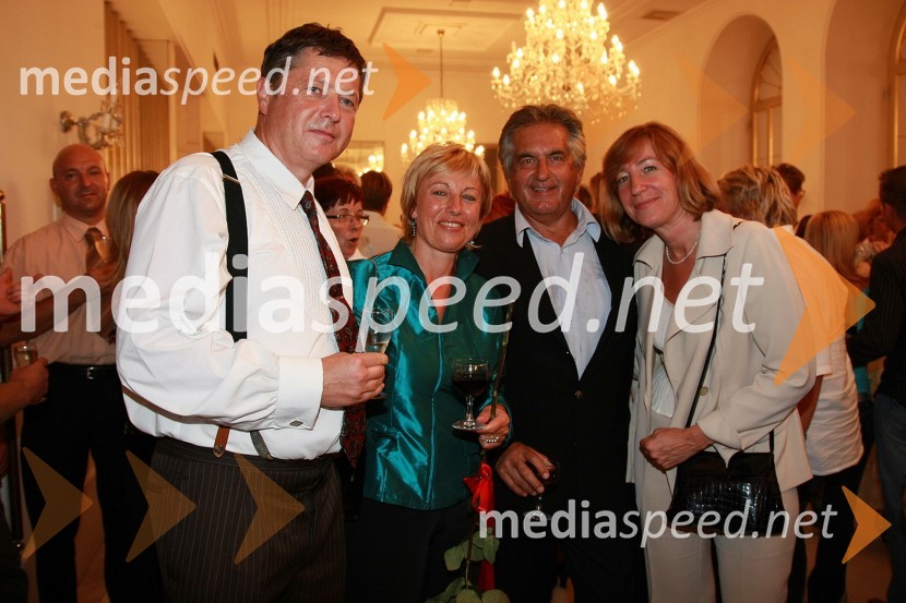 Mitja Ferenc, član skupine Prifarski muzikanti, njegova življenjska sopotnica Rosvita Pesek, novinarka TV Slovenija, Ivo Umek, direktor Založbe kaset in plošč RTV Slovenija in član strokovne žirije za glasbo in Mojca Menart, vodja in odgovorna urednica Založbe kaset in Plošč RTV in članica strokovne žirije za glasboFestival narečnih popevk 2008