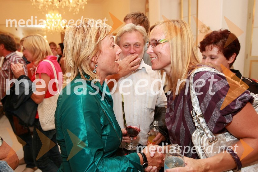 Rosvita Pesek, novinarka TV Slovenija, Vlado Krejač, urednik v informativnem programu na TV Slovenija in Cvetka Žirovnik, pomočnica generalnega direktorja RTV Slovenija za organizacijoFestival narečnih popevk 2008