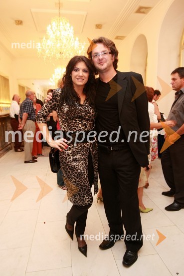 Irena Vrčkovnik, pevka in Gregor Štibernik, član strokovne žirije za glasboFestival narečnih popevk 2008