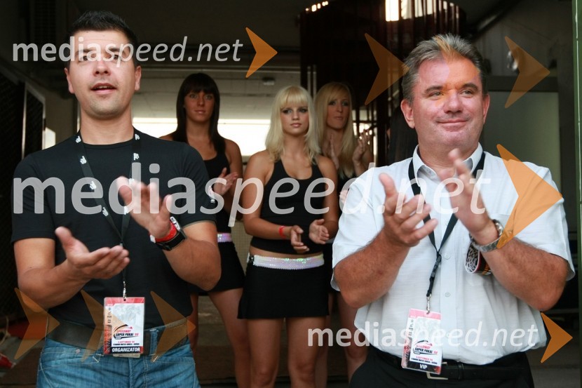 Dejan Stanič, direktor Sax d.o.o., štartne deklice in Andrej Vizjak, minister za gospodarstvoSPEEDWAY SUPER POKAL SAX 2008