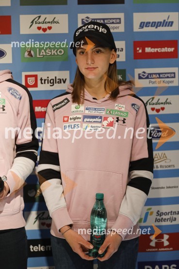  Katra Komar, smučarska skakalkaPredstavitev skakalcev in nordijcev za sezono 2020