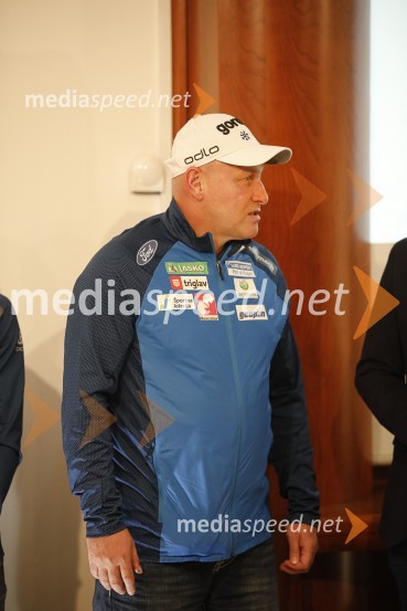  Goran  Janus, trener reprezentance slovenskih smučarskih skakalcevPredstavitev skakalcev in nordijcev za sezono 2020