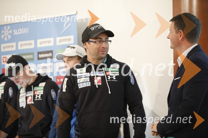  Gorazd Bertoncelj, glavni trener slovenske skakalne reprezentance;  ... Predstavitev skakalcev in nordijcev za sezono 2020