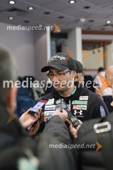  Gorazd Bertoncelj, glavni trener slovenske skakalne reprezentancePredstavitev skakalcev in nordijcev za sezono 2020