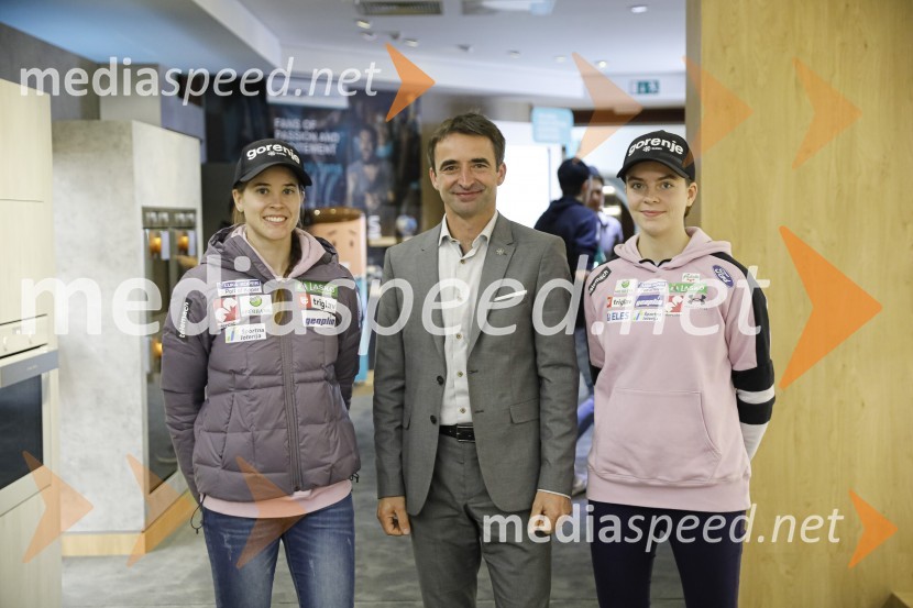  Urša Bogataj, smučarska skakalka; dr. Franci Petek, nekdanji smučarski skakalec in direktor SZS;  Jerneja Brecl, smučarska skakalkaPredstavitev skakalcev in nordijcev za sezono 2020