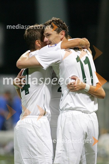 ... in Milivoje Novakovič, slovenski nogometašNogomet, Slovenija - Slovaška, Kvalifikacije SP 2010